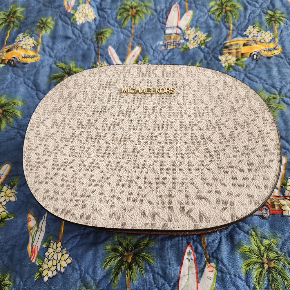 Michael Kors Jet Set Travel Medium Signature Logo Crossbody